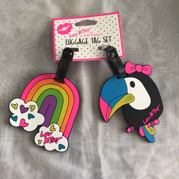 Betsey Johnson Accessories - Betsey Johnson Luggage Tag Set